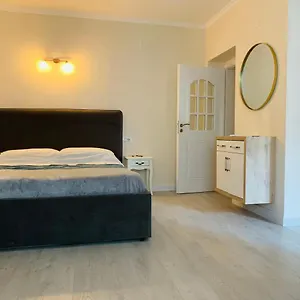 N&n , Përmet Albania